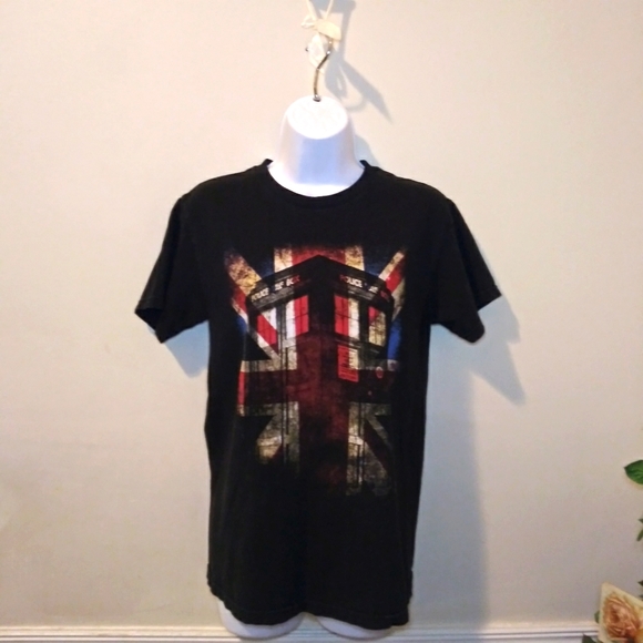 3/$18 Dr. Who Black Tardis Union Jack T-Shirt - Picture 5 of 5